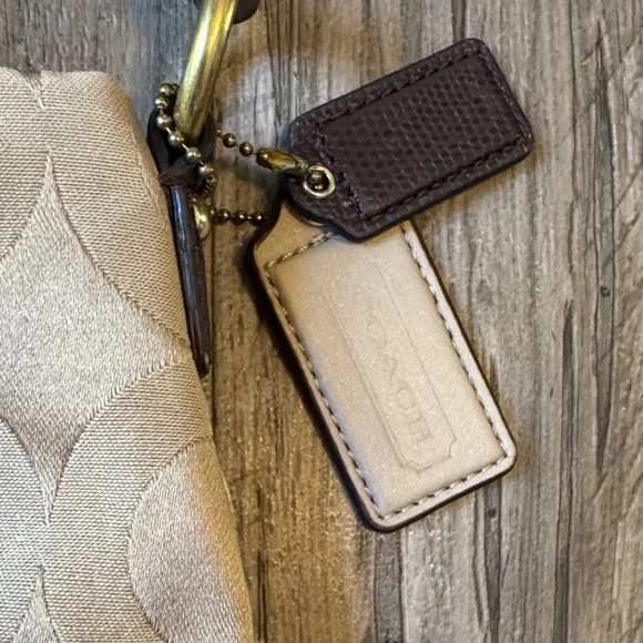 Coach - Beige and Brown Shoulder Bag with Gold Accents - Picture 3 of 12